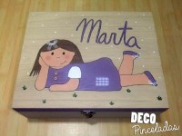 Joyero niña tumbada lila con dibujo interior dos pisos bandeja extraible (39,95€)
